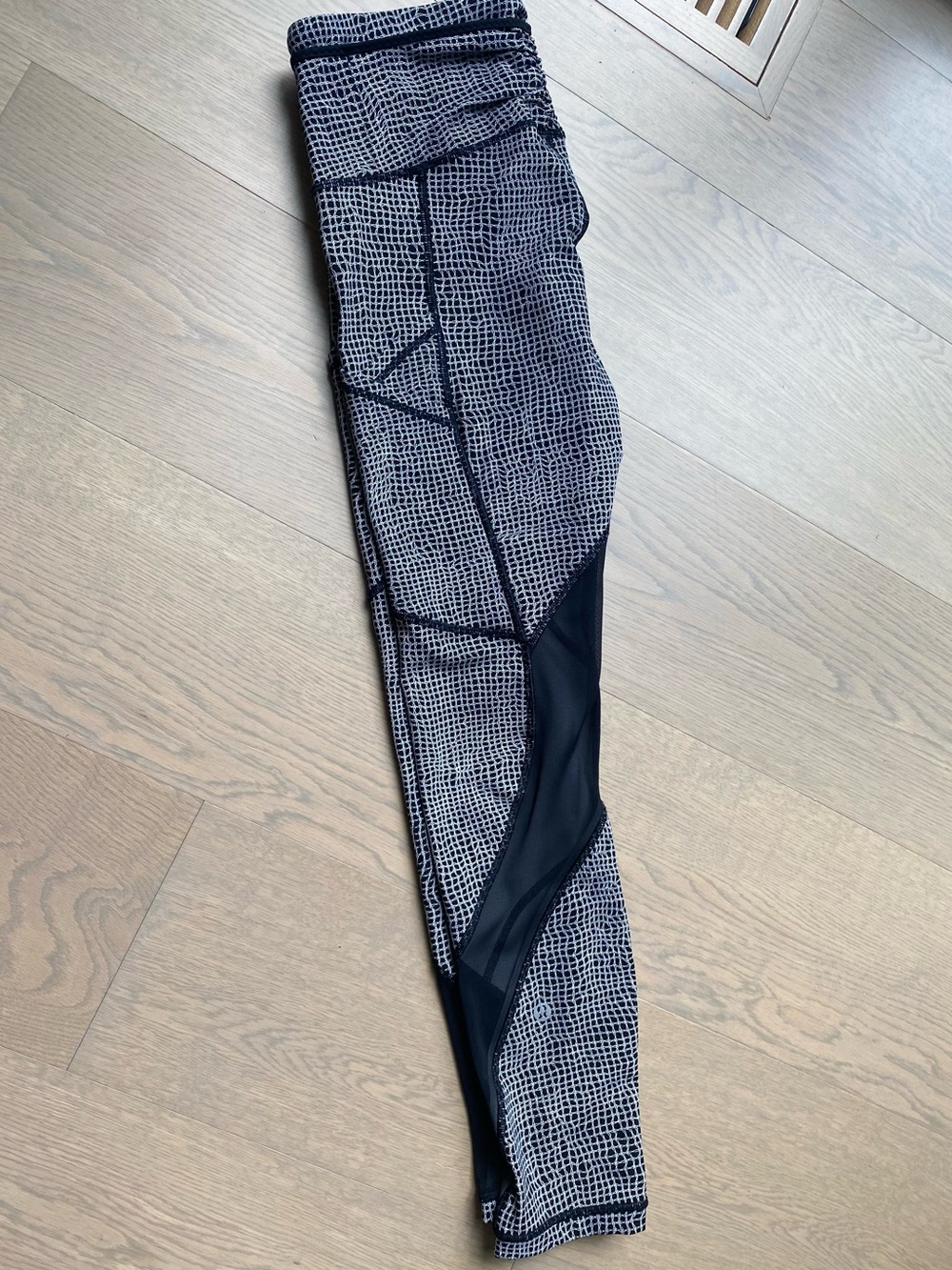 Lululemon Leggings with Mesh size 6
